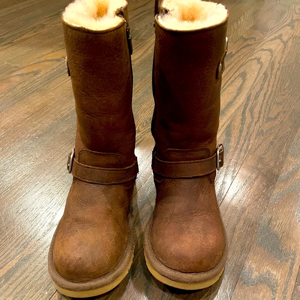 UGG BOOTS/CHILD SIZE 13